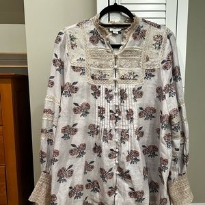 Sundance prairie style blouse with lace details